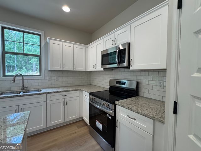176 Country World Drive, Macon, GA 31211