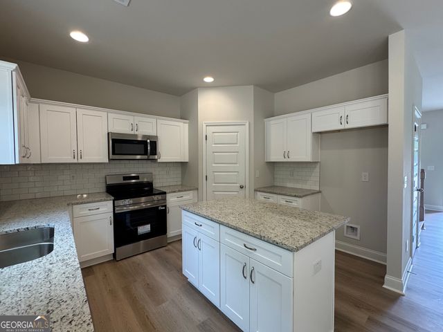 176 Country World Drive, Macon, GA 31211