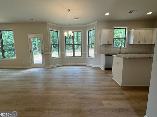 176 Country World Drive, Macon, GA 31211