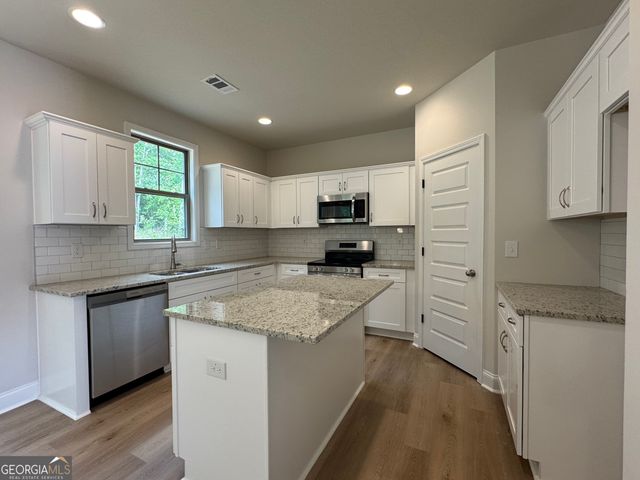 176 Country World Drive, Macon, GA 31211