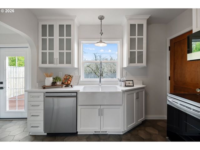 7116 N CURTIS Ave, Portland, OR 97217