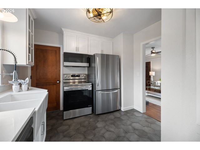 7116 N CURTIS Ave, Portland, OR 97217