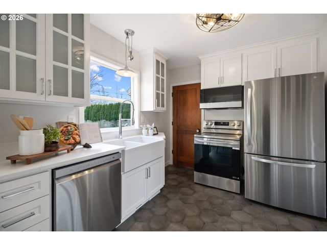 7116 N CURTIS Ave, Portland, OR 97217