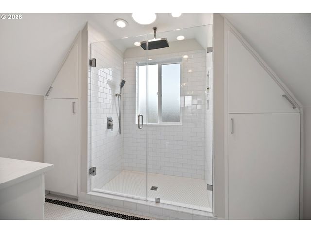 7116 N CURTIS Ave, Portland, OR 97217