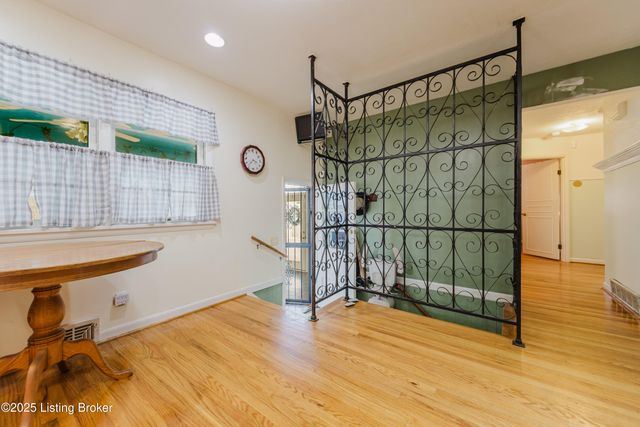 4211 Blossomwood Dr, Louisville, KY 40220