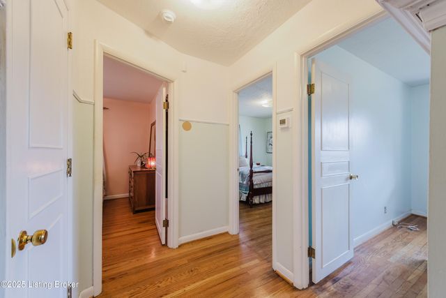 4211 Blossomwood Dr, Louisville, KY 40220