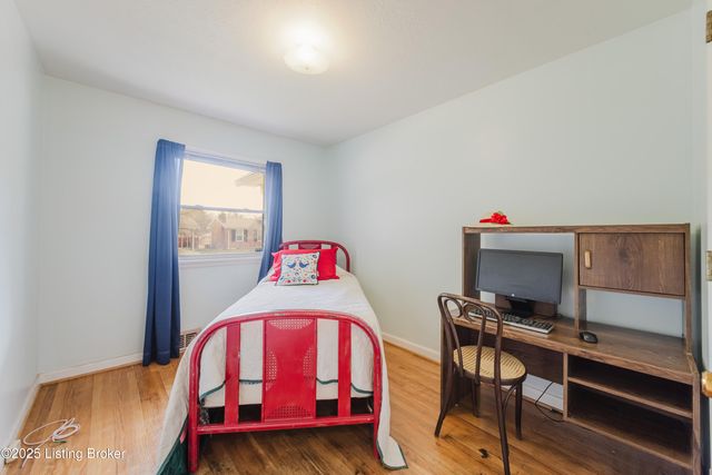 4211 Blossomwood Dr, Louisville, KY 40220