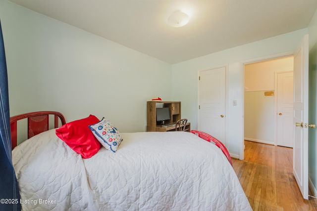 4211 Blossomwood Dr, Louisville, KY 40220