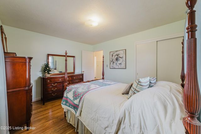 4211 Blossomwood Dr, Louisville, KY 40220