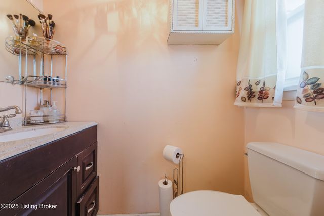 4211 Blossomwood Dr, Louisville, KY 40220