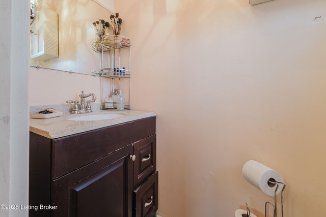 4211 Blossomwood Dr, Louisville, KY 40220