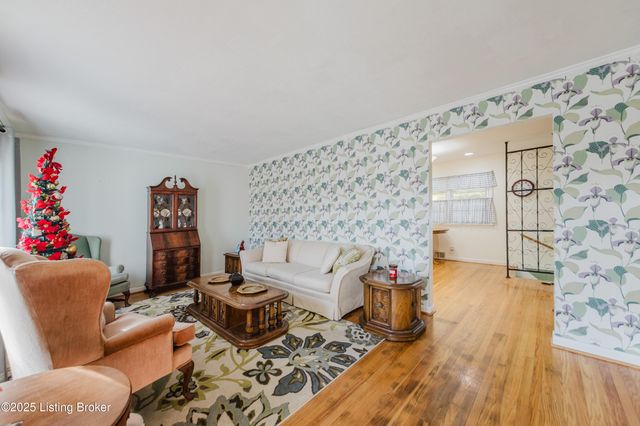 4211 Blossomwood Dr, Louisville, KY 40220