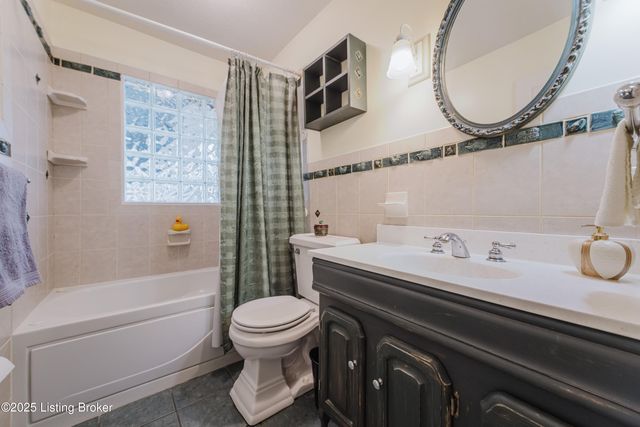 4211 Blossomwood Dr, Louisville, KY 40220