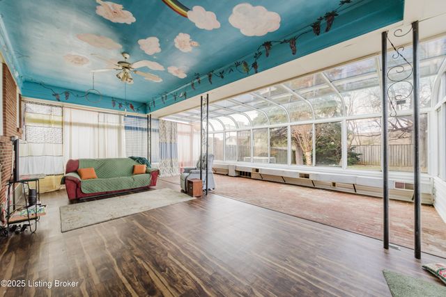 4211 Blossomwood Dr, Louisville, KY 40220