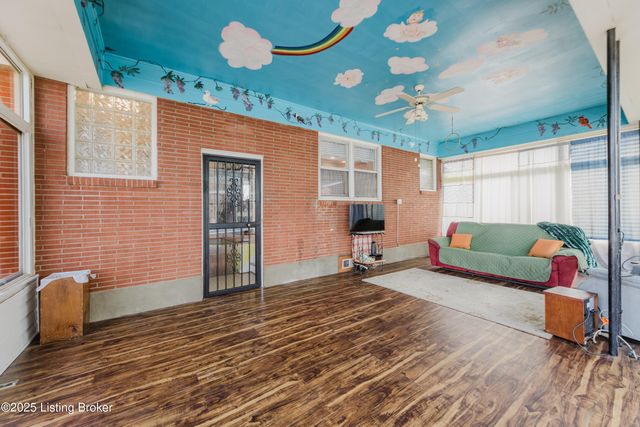 4211 Blossomwood Dr, Louisville, KY 40220