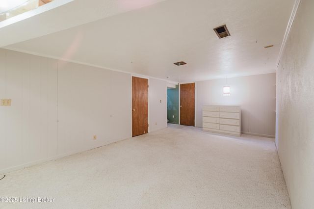 4211 Blossomwood Dr, Louisville, KY 40220