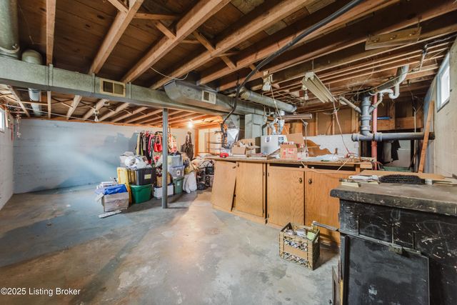 4211 Blossomwood Dr, Louisville, KY 40220