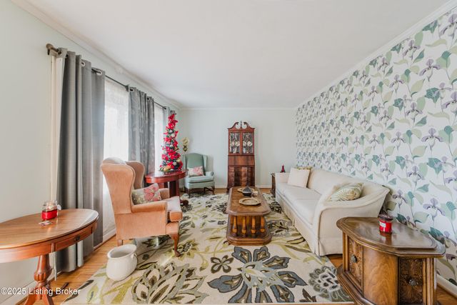 4211 Blossomwood Dr, Louisville, KY 40220