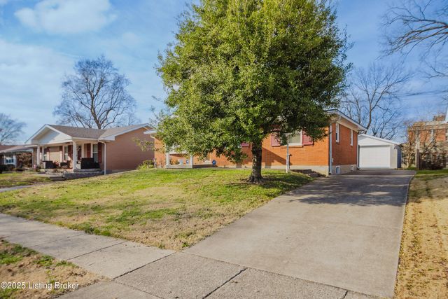 4211 Blossomwood Dr, Louisville, KY 40220