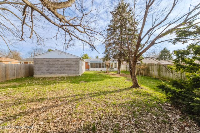 4211 Blossomwood Dr, Louisville, KY 40220