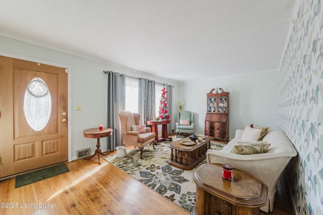 4211 Blossomwood Dr, Louisville, KY 40220