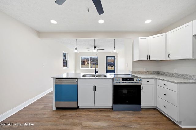 9410 Coolridge Dr, Louisville, KY 40229