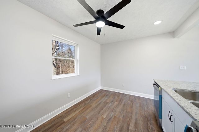 9410 Coolridge Dr, Louisville, KY 40229