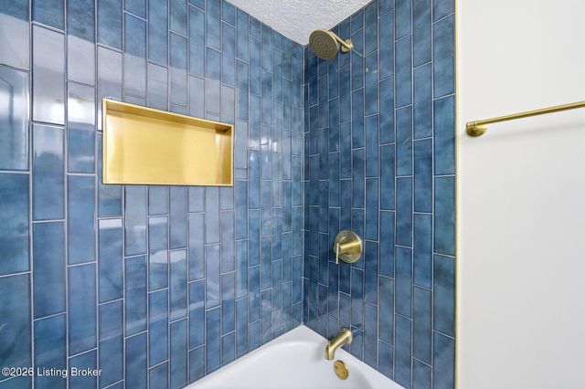 9410 Coolridge Dr, Louisville, KY 40229