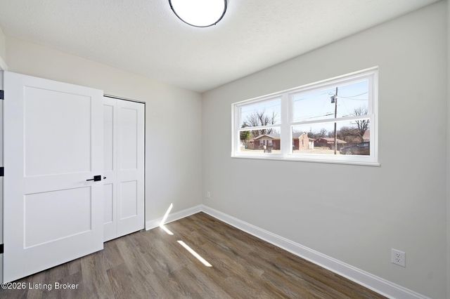 9410 Coolridge Dr, Louisville, KY 40229