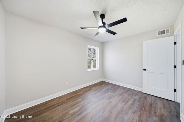 9410 Coolridge Dr, Louisville, KY 40229