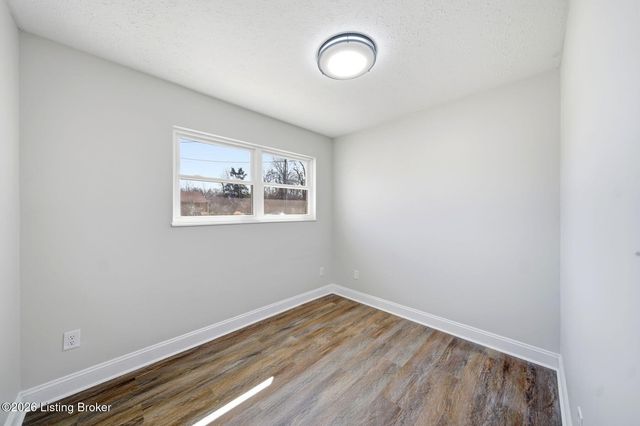 9410 Coolridge Dr, Louisville, KY 40229