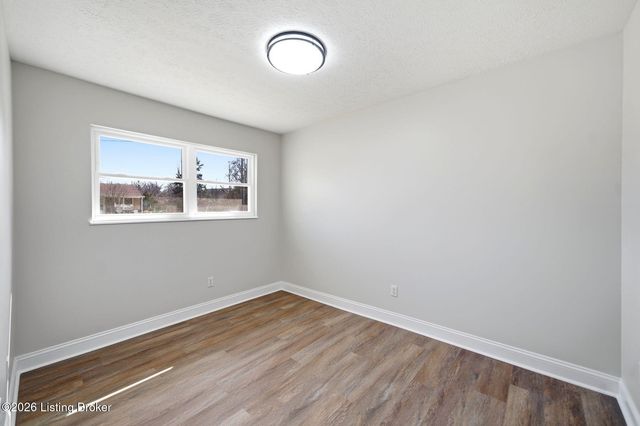 9410 Coolridge Dr, Louisville, KY 40229