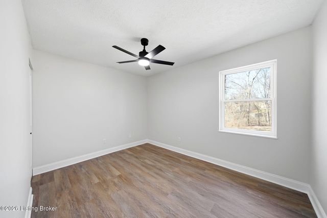 9410 Coolridge Dr, Louisville, KY 40229