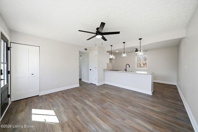 9410 Coolridge Dr, Louisville, KY 40229