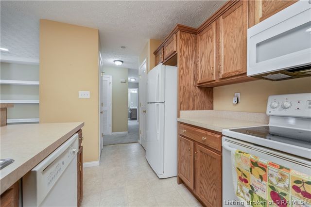 6616 Woods Mill Drive, Louisville, KY 40272