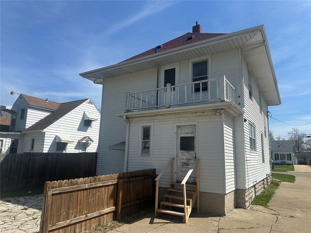 266 24th Ave SW, Cedar Rapids, IA 52404