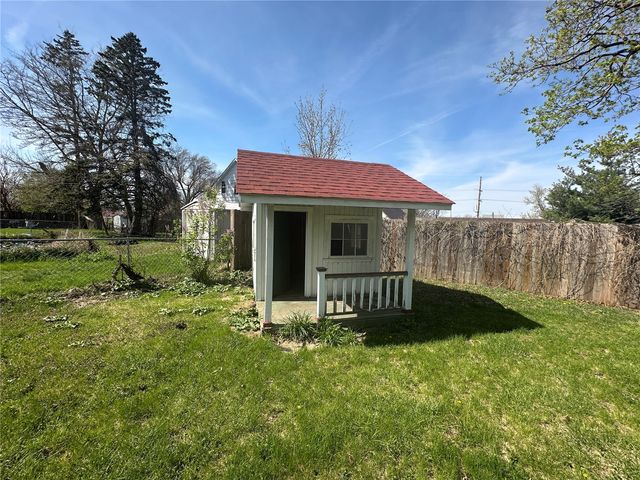 266 24th Ave SW, Cedar Rapids, IA 52404
