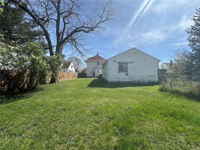 266 24th Ave SW, Cedar Rapids, IA 52404