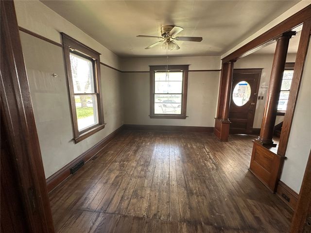 266 24th Ave SW, Cedar Rapids, IA 52404