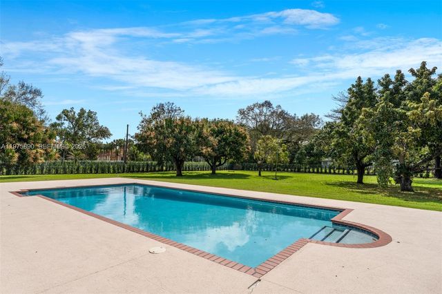 7280 SW 100th St, Pinecrest, FL 33156