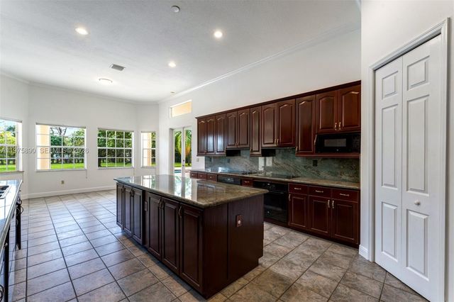 7280 SW 100th St, Pinecrest, FL 33156