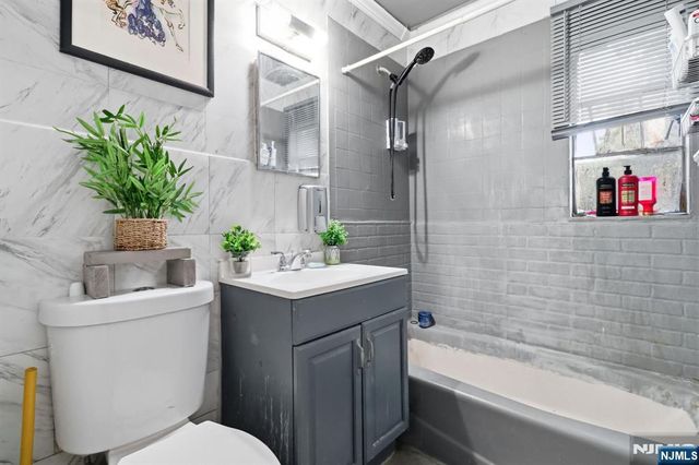 2 Yolanda Place, Lodi, NJ 07644
