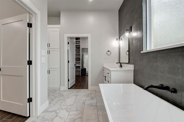 14528 Giverny Lane, Yukon, OK 73099