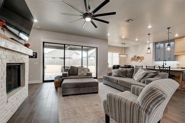 14528 Giverny Lane, Yukon, OK 73099