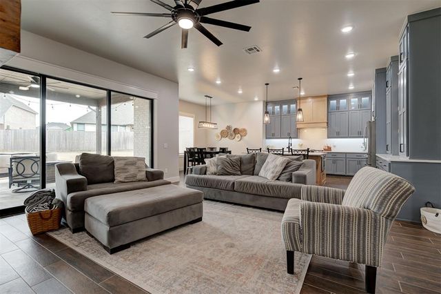 14528 Giverny Lane, Yukon, OK 73099