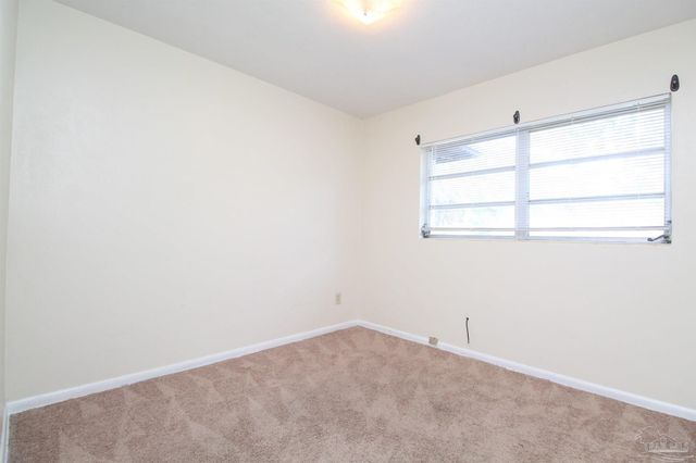 106 St Regis Dr, Pensacola, FL 32505