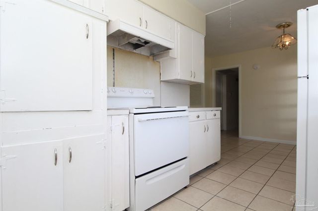 106 St Regis Dr, Pensacola, FL 32505