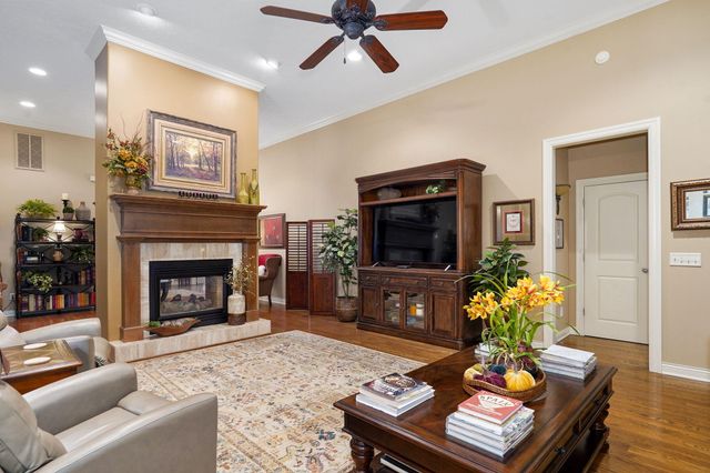 3901 E Villa Way, Springfield, MO 65809