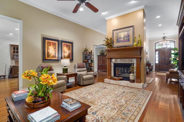 3901 E Villa Way, Springfield, MO 65809