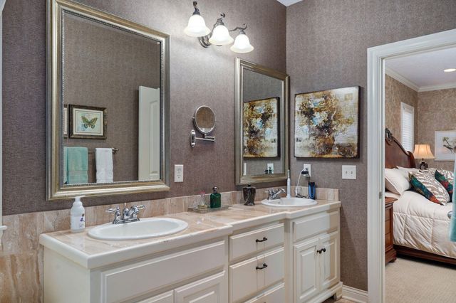 3901 E Villa Way, Springfield, MO 65809